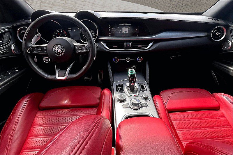 Used 2022 Alfa Romeo Stelvio Veloce AWD/4WD image 13