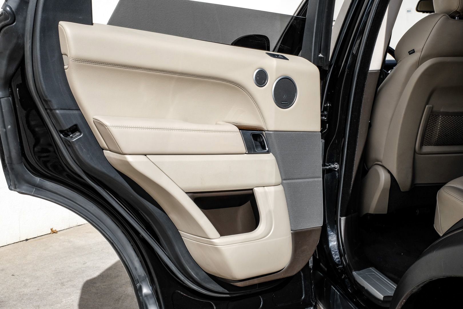 Used 2016 Land Rover Range Rover Sport Supercharged image 42