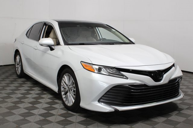 Used 2020 Toyota Camry XLE image 1
