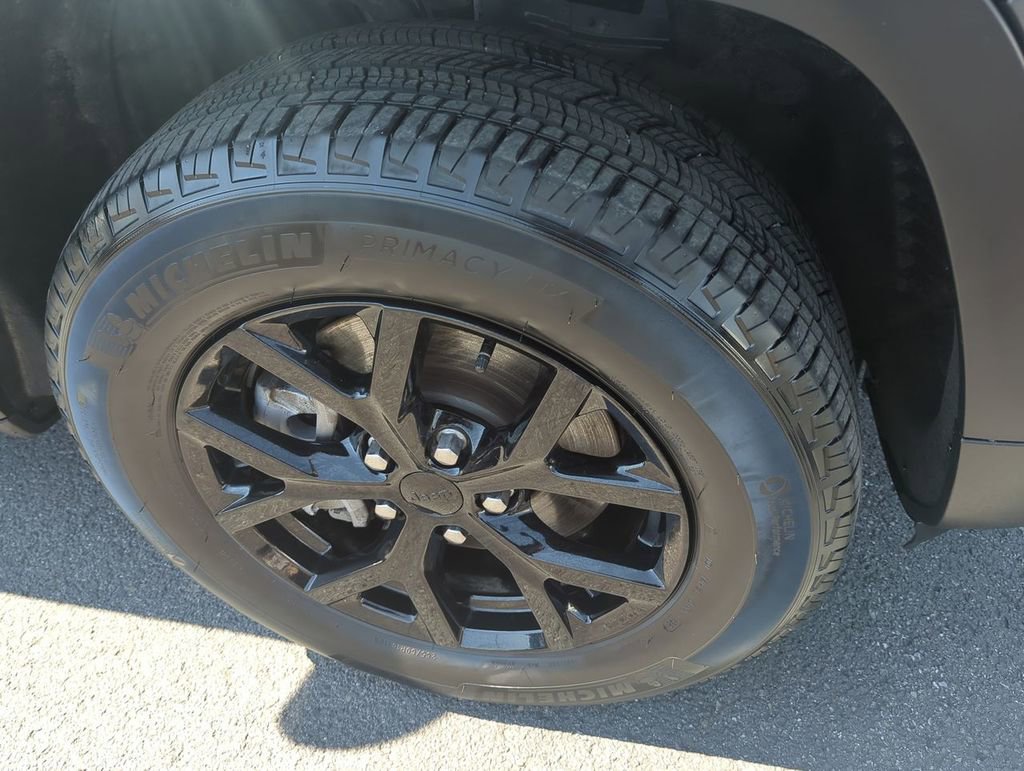 Used 2025 Jeep Grand Cherokee L Laredo AWD/4WD image 16