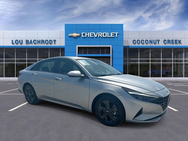 Used 2023 Hyundai Elantra SEL image 2