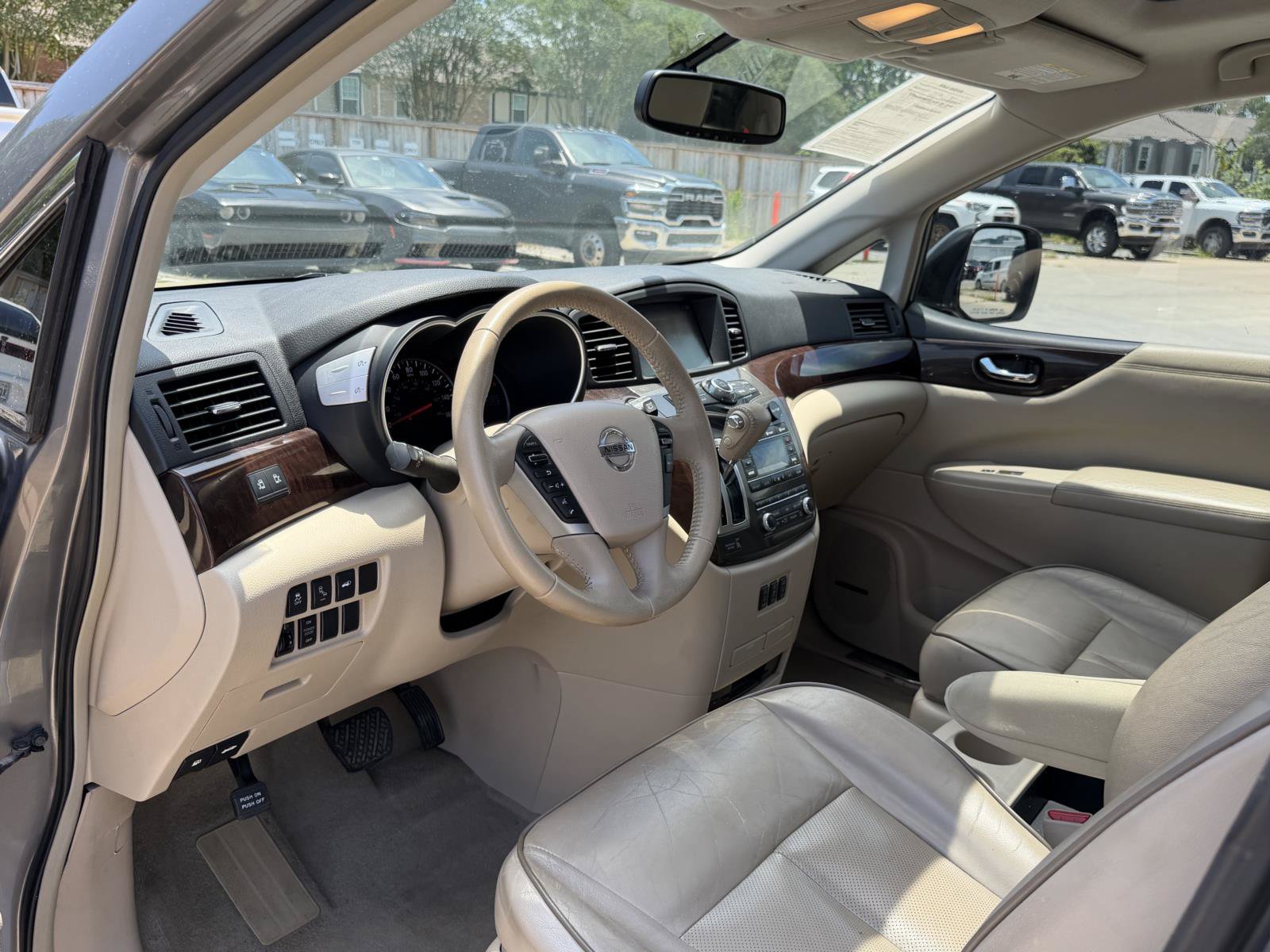 Used 2015 Nissan Quest Platinum FWD image 15