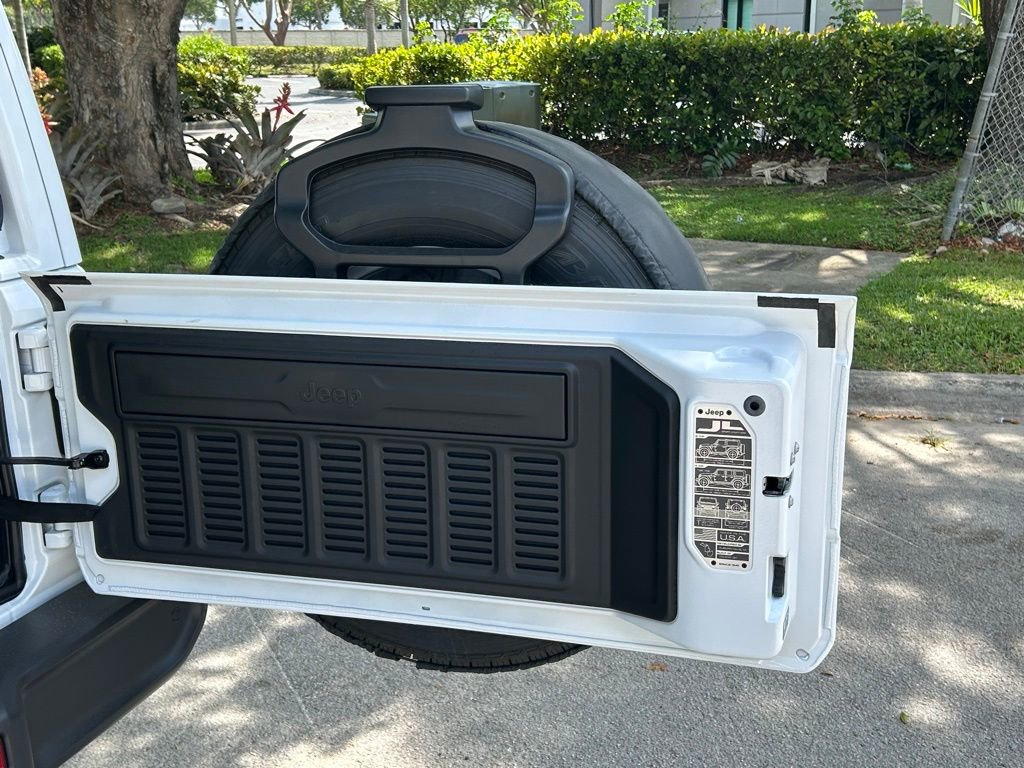 New 2025 Jeep Wrangler Sahara image 33