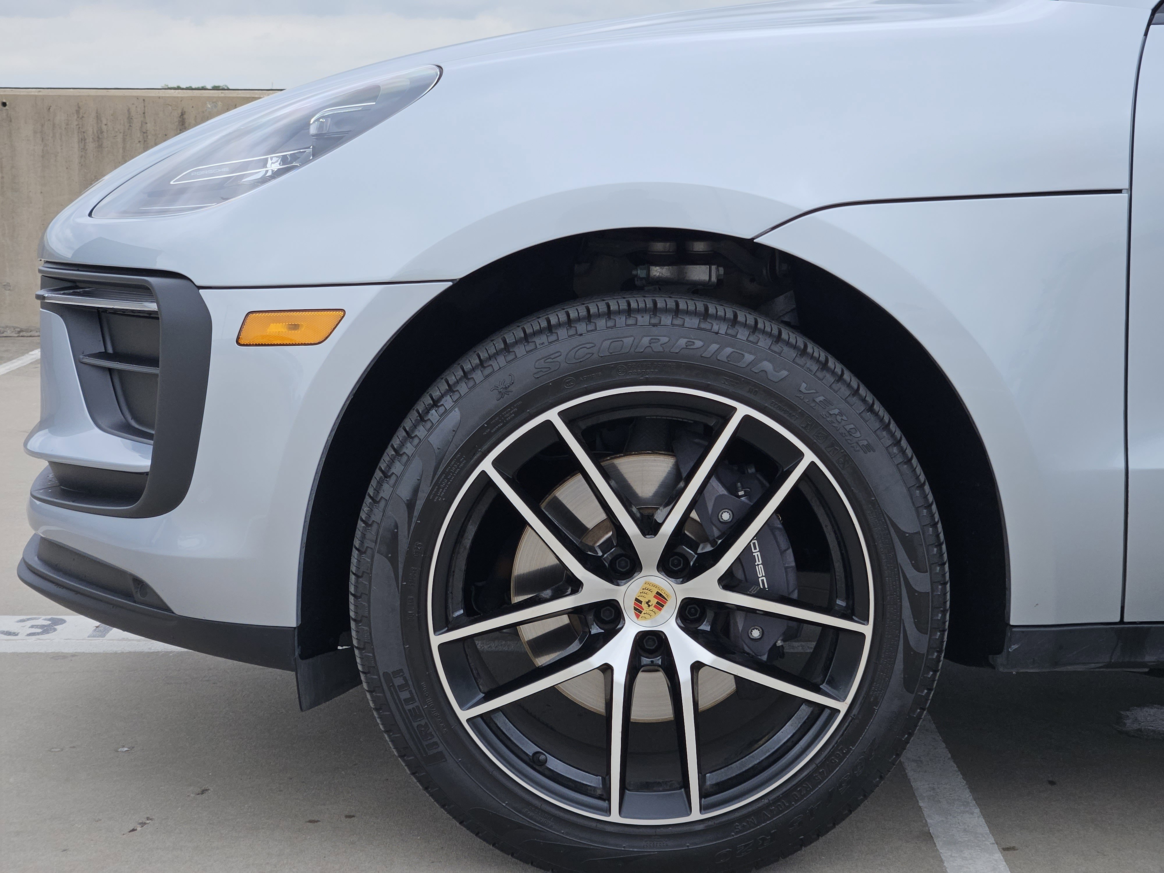 Certified 2025 Porsche Macan image 13