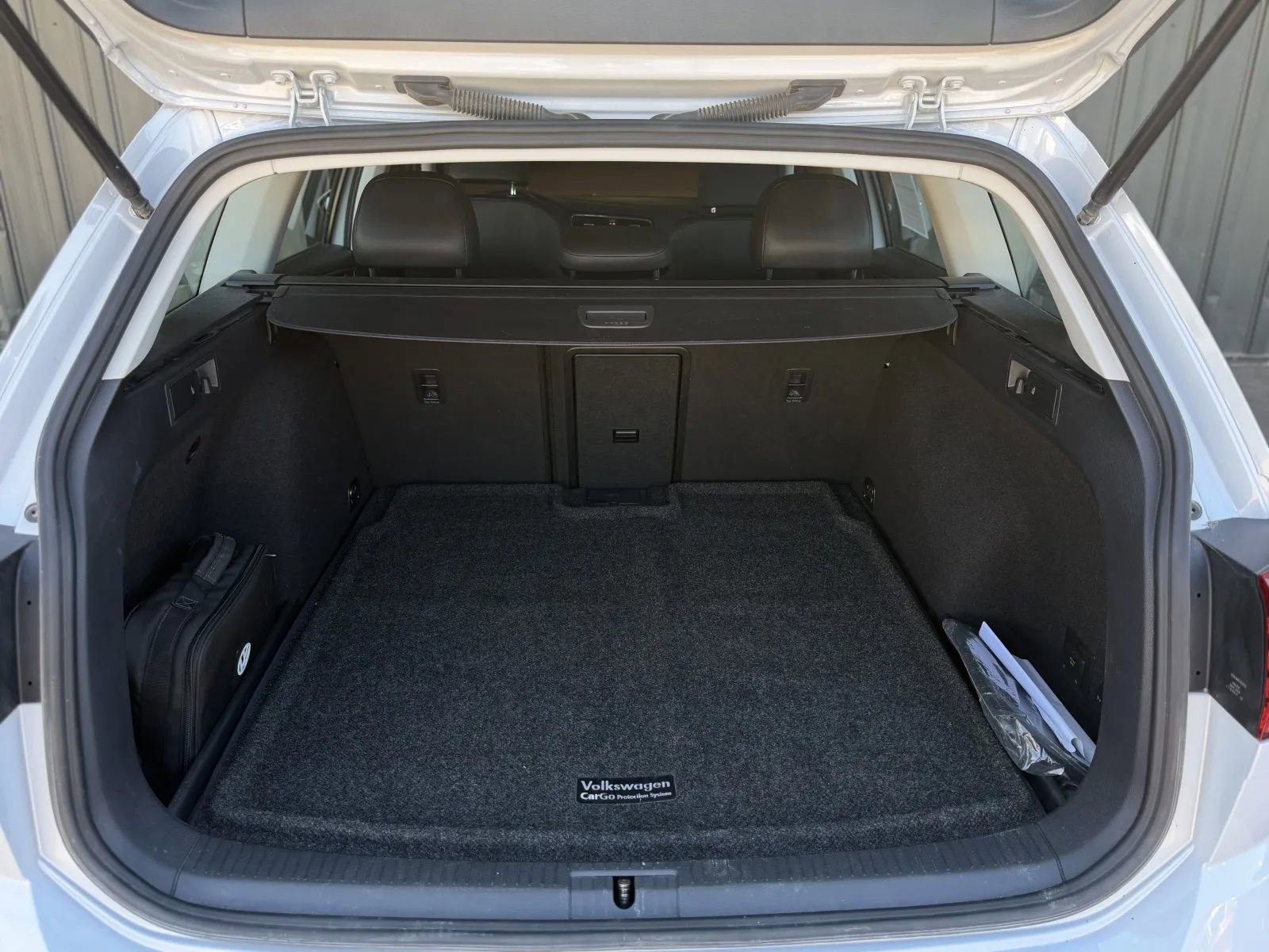 Used 2018 Volkswagen Golf SE image 16