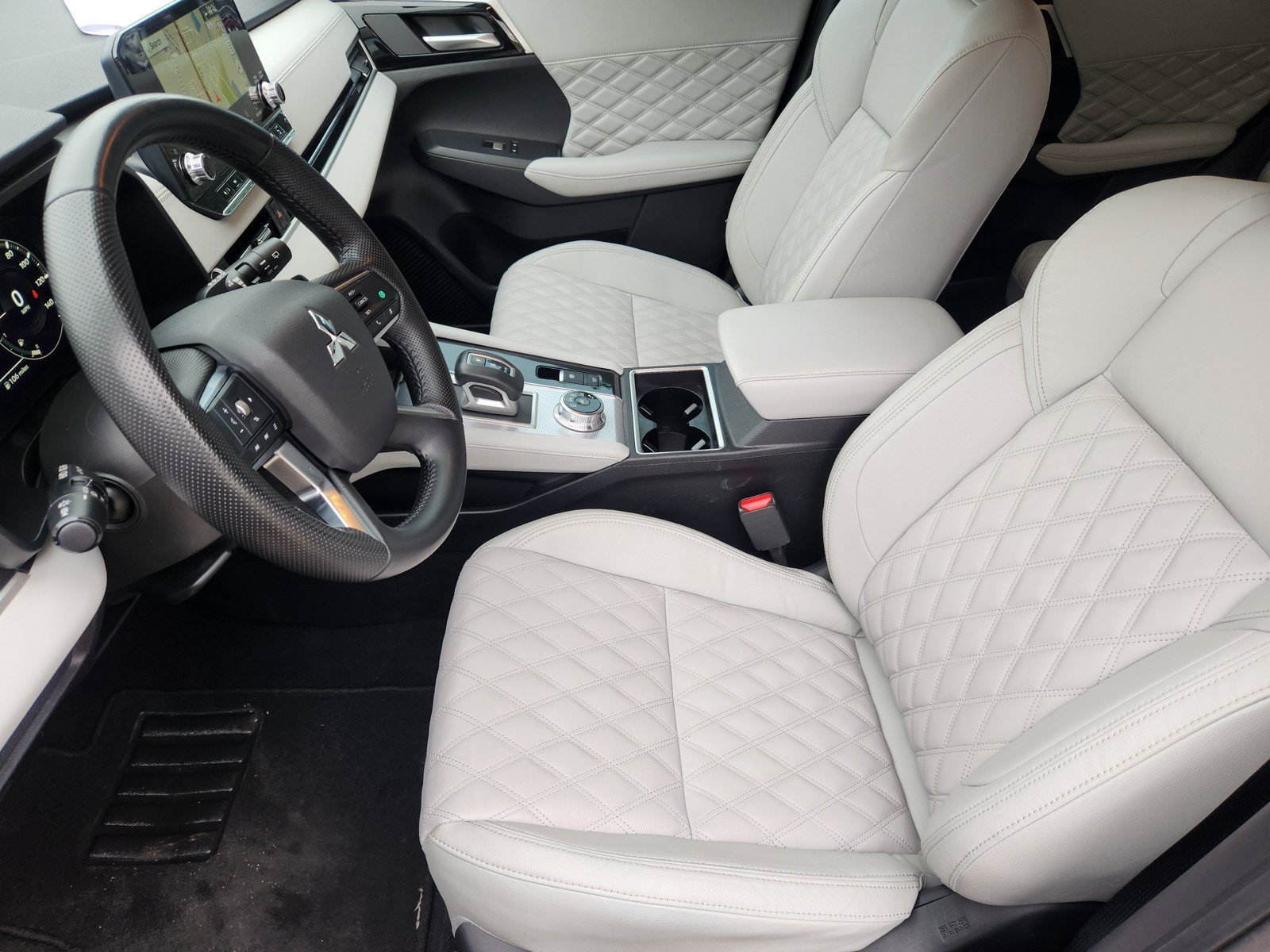 Used 2024 Mitsubishi Outlander SEL Black Edition FWD image 10