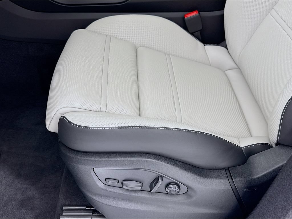 New 2026 Porsche Cayenne Coupe AWD/4WD image 14