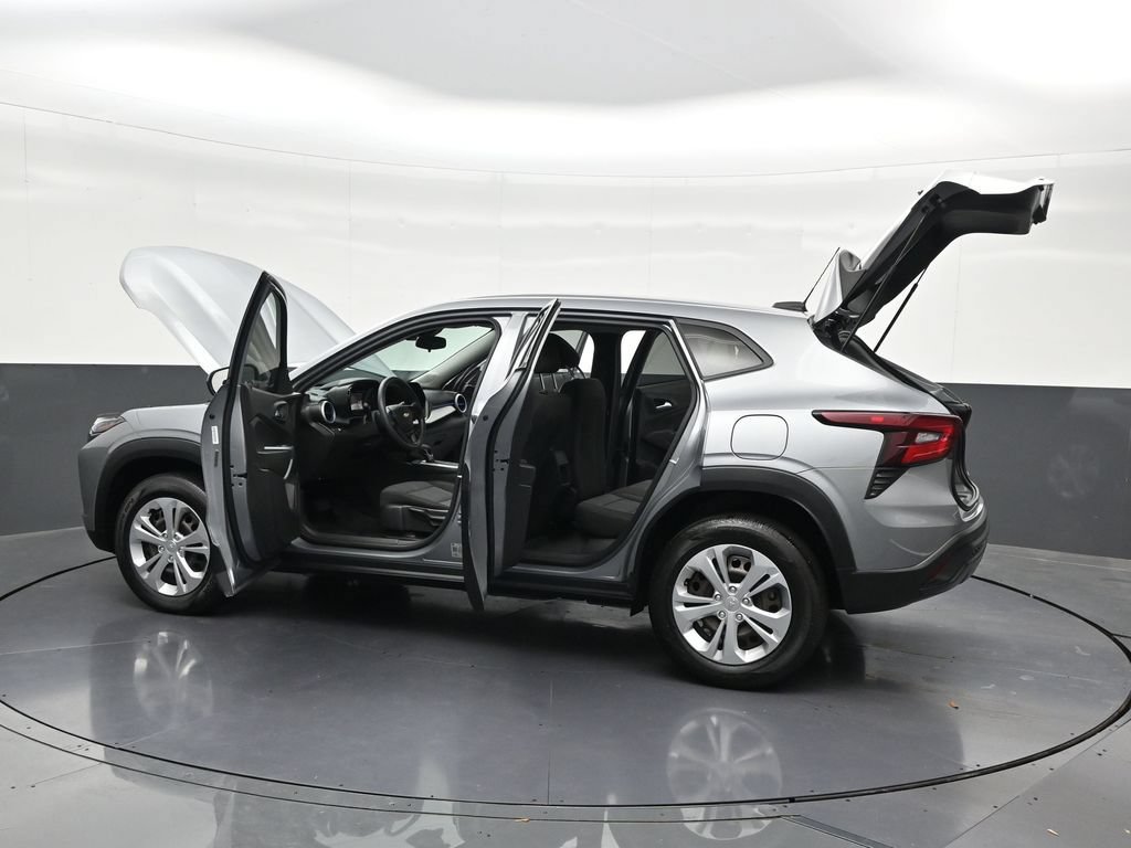Used 2024 Chevrolet Trax LS FWD image 35