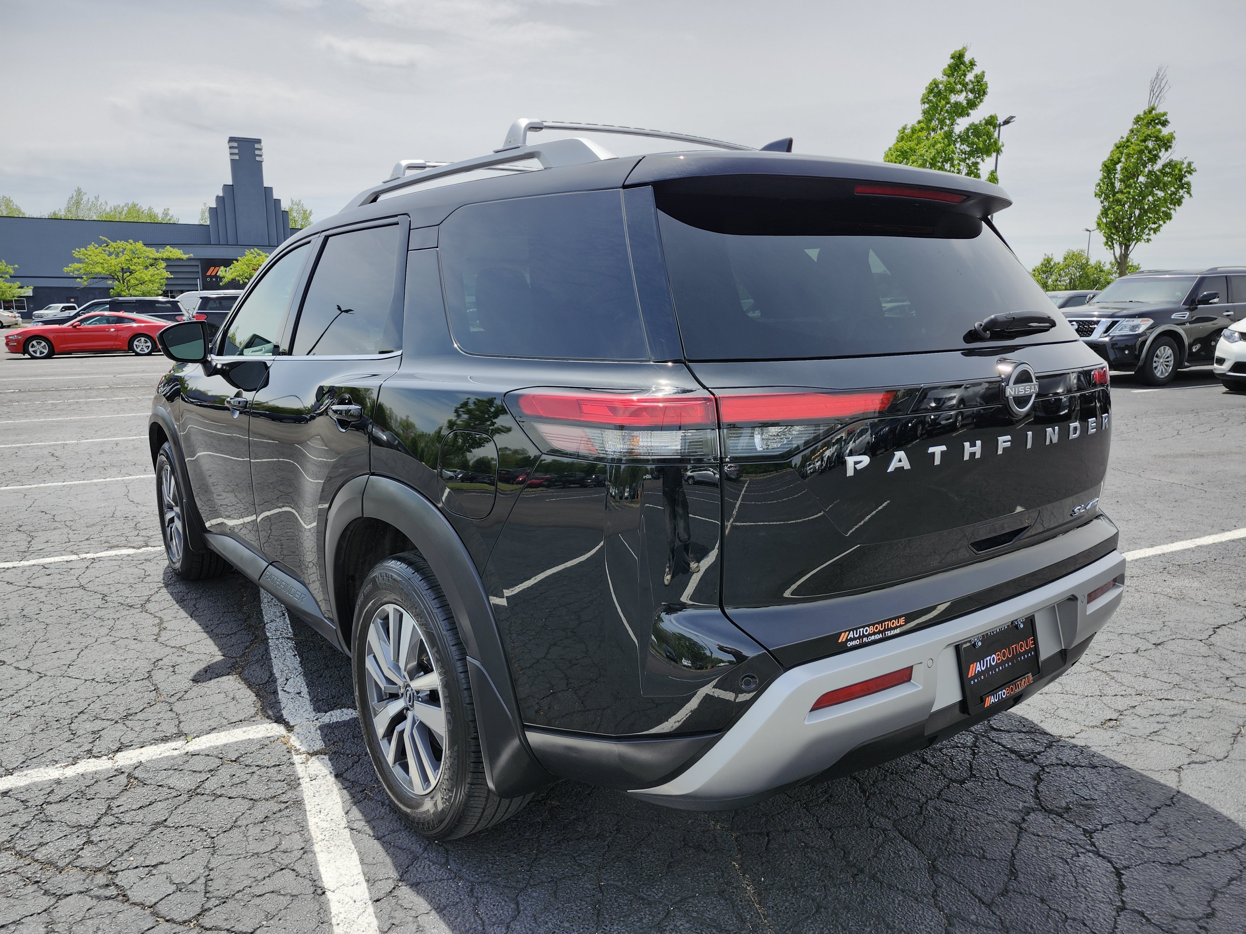 Used 2023 Nissan Pathfinder SL AWD/4WD image 15