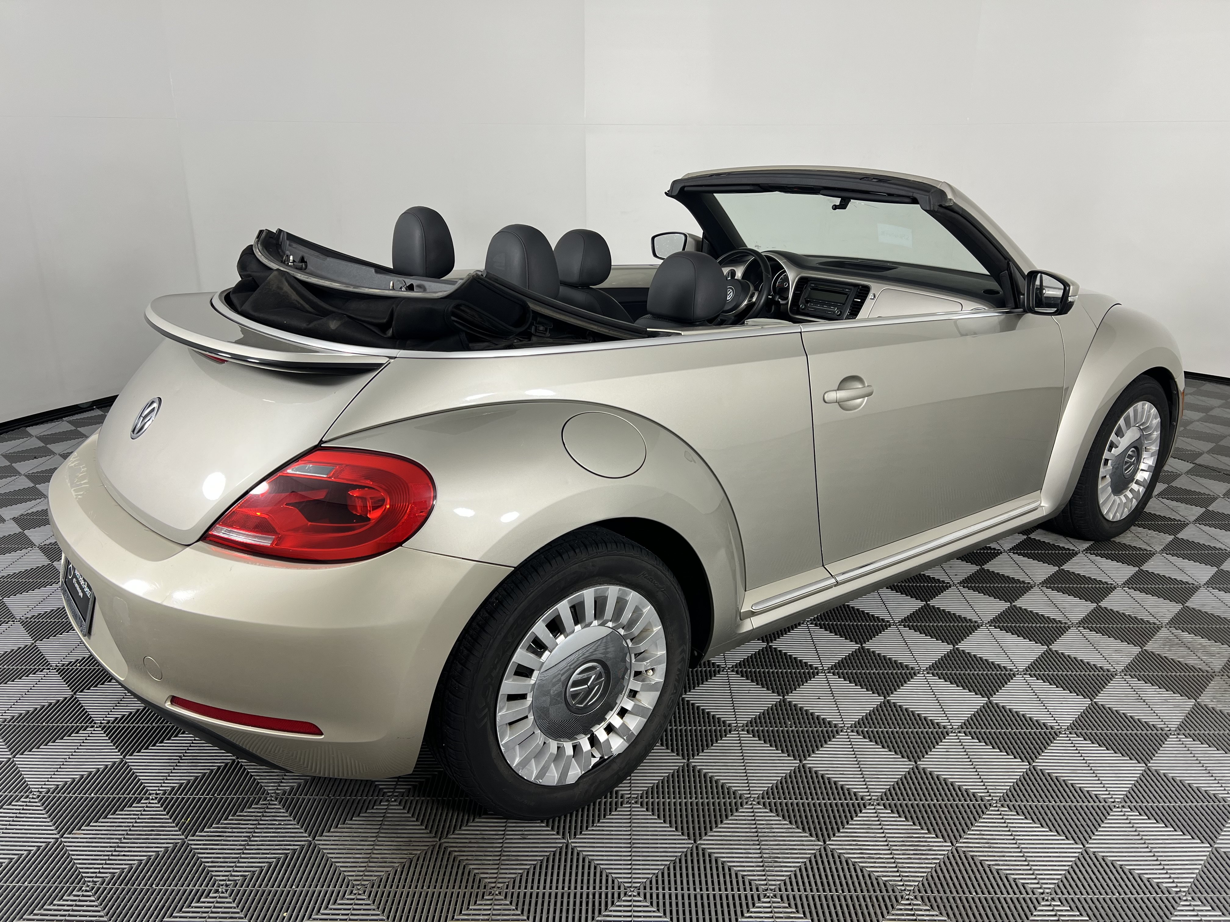 Used 2015 Volkswagen Beetle 1.8T FWD image 19