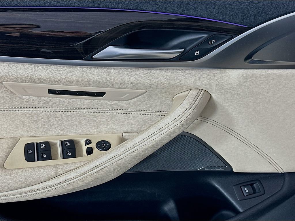 Used 2021 BMW 530i xDrive w/ Premium Package image 18
