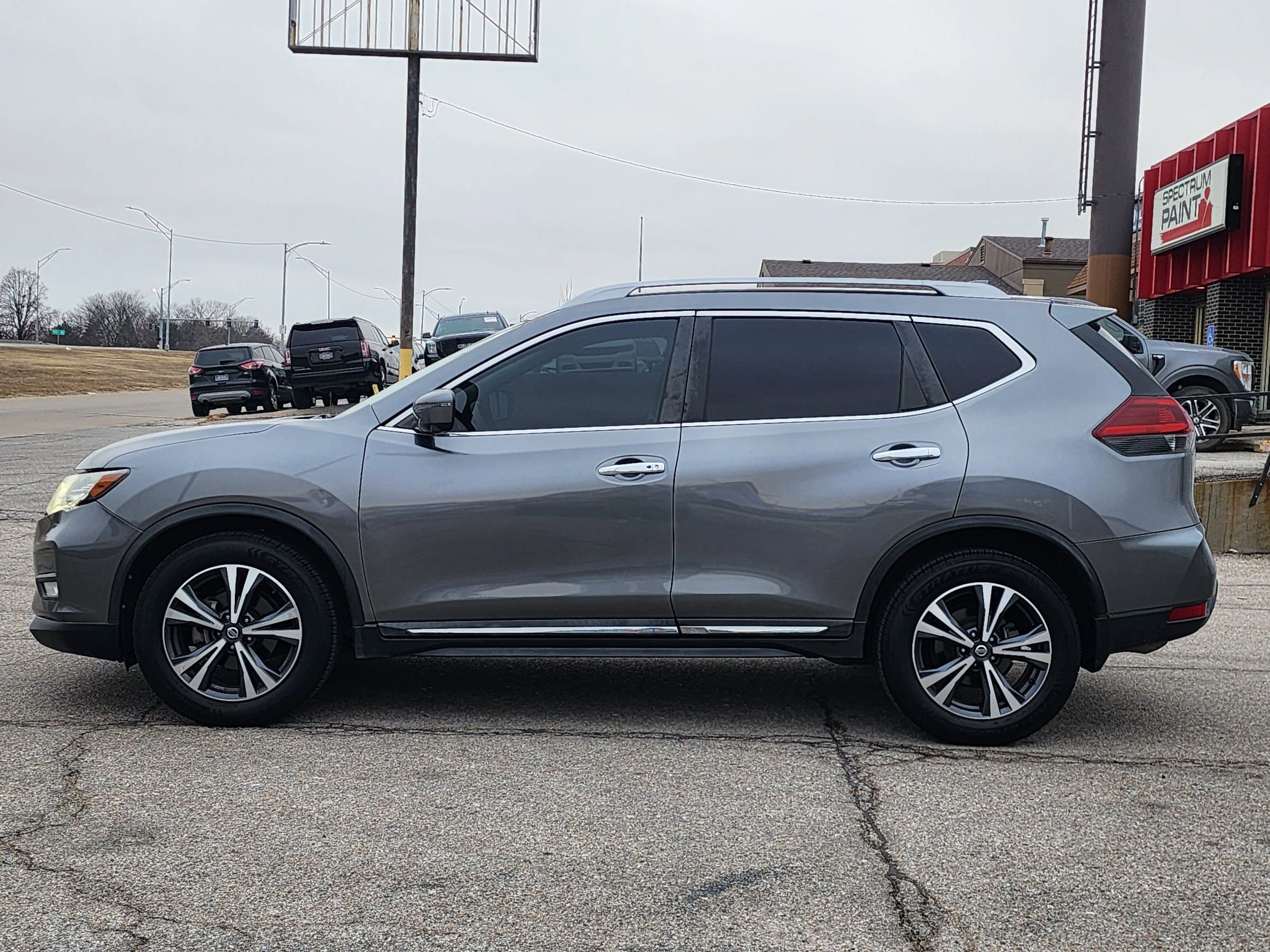 Used 2018 Nissan Rogue SL w/ Premium Package image 4