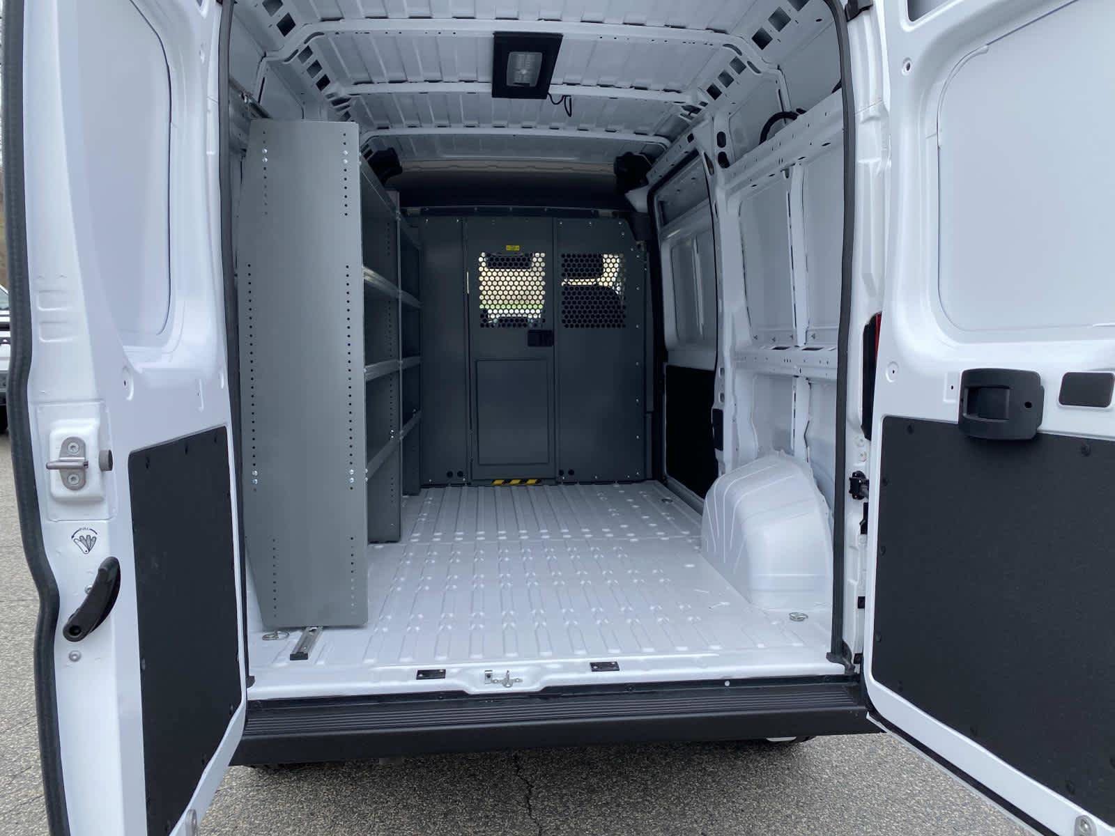 Used 2025 RAM ProMaster 2500 w/ Convenience Group FWD image 5