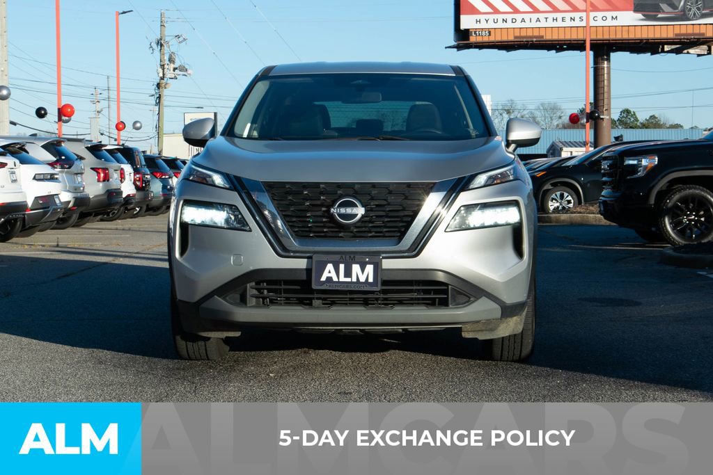 Used 2023 Nissan Rogue SV image 3
