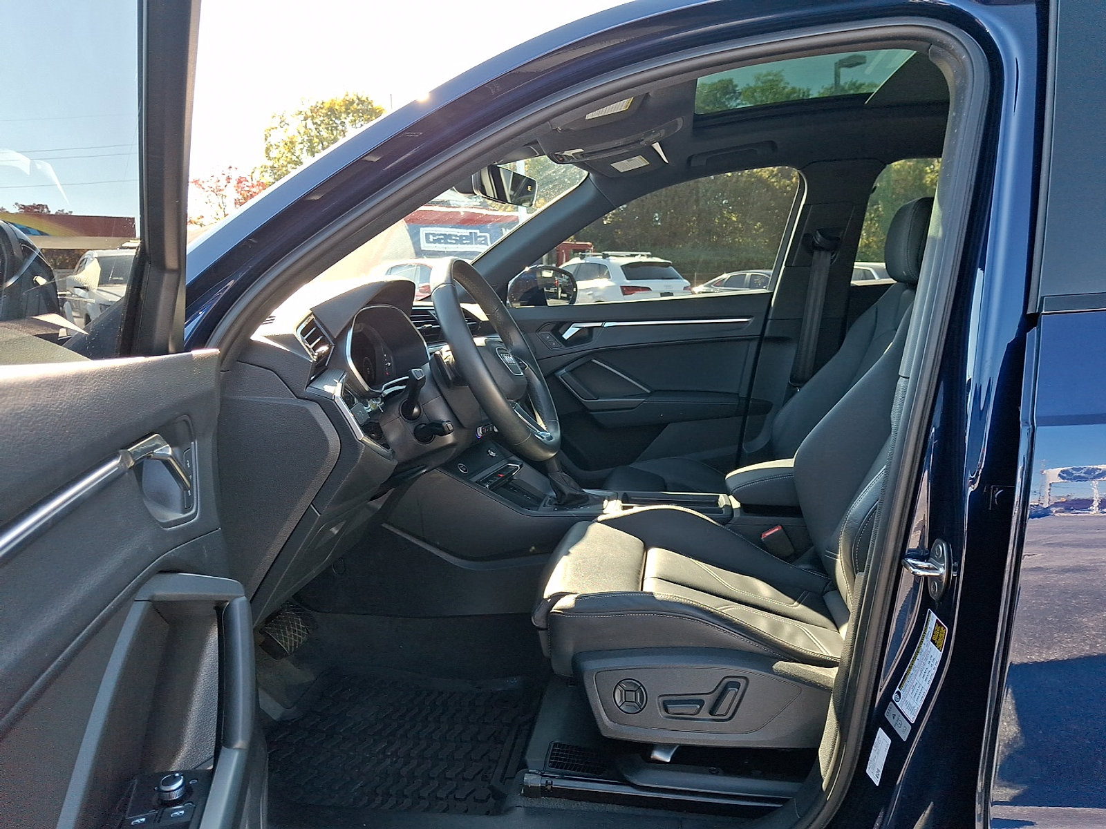 Used 2024 Audi Q3 2.0T Premium Plus w/ Premium Plus Package image 14