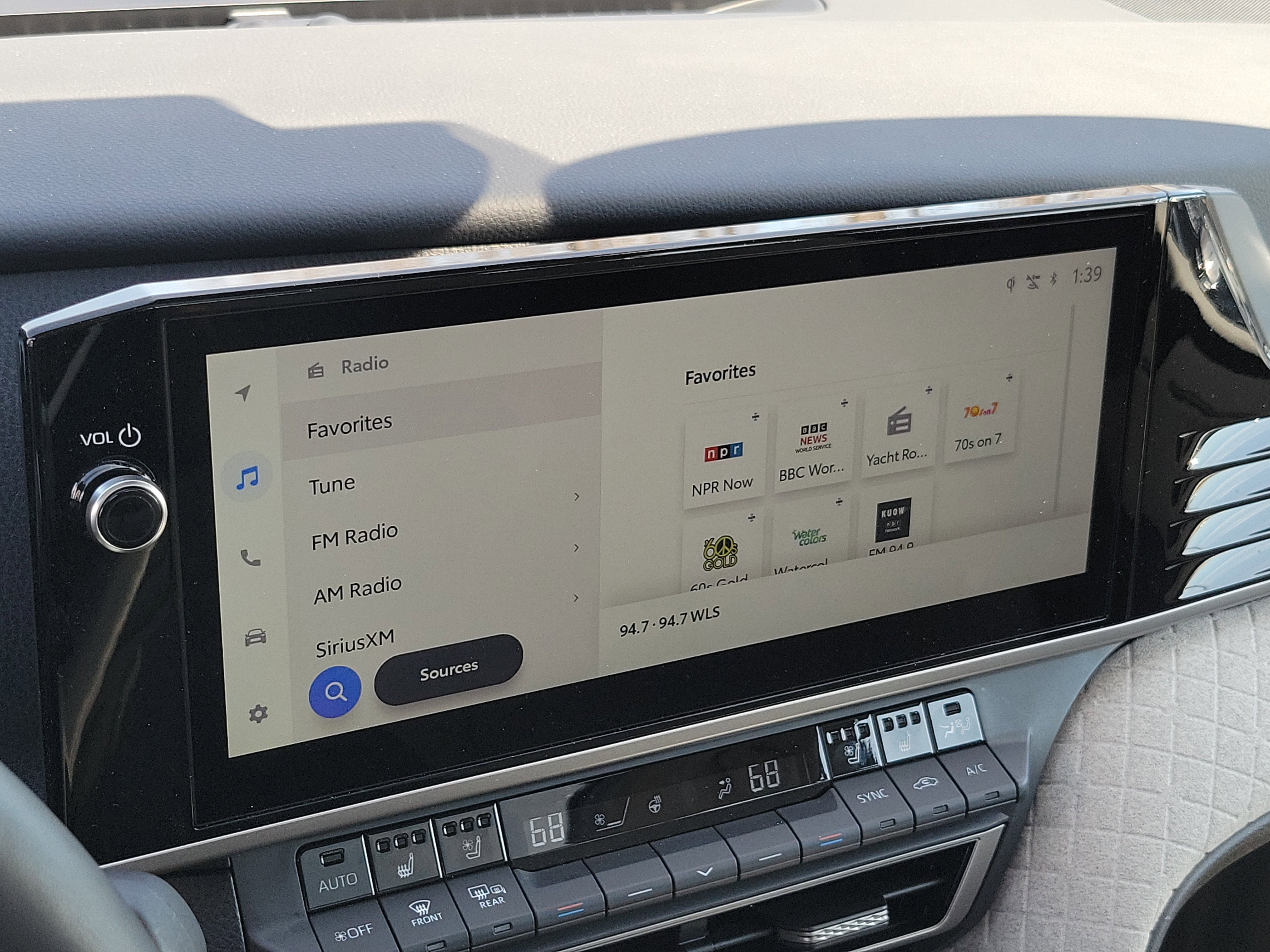 Used 2025 Toyota Camry XLE w/ Premium Plus Package image 27