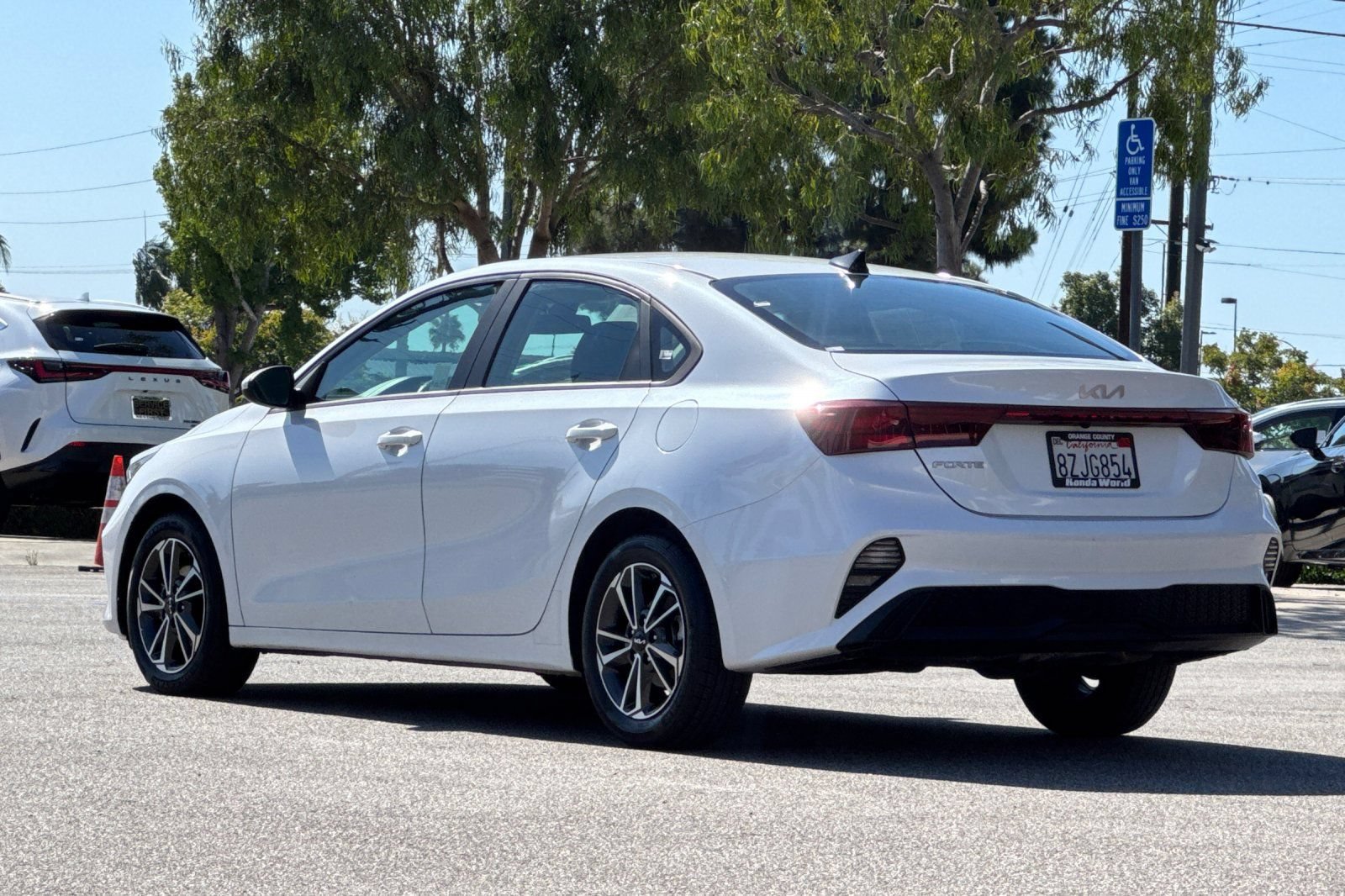 Used 2022 Kia Forte LXS FWD image 6