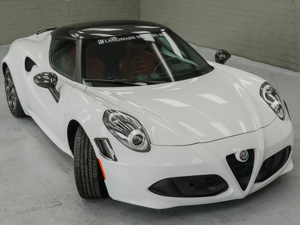 Used 2018 Alfa Romeo 4C Coupe w/ Coupe Track Package 1 RWD image 10
