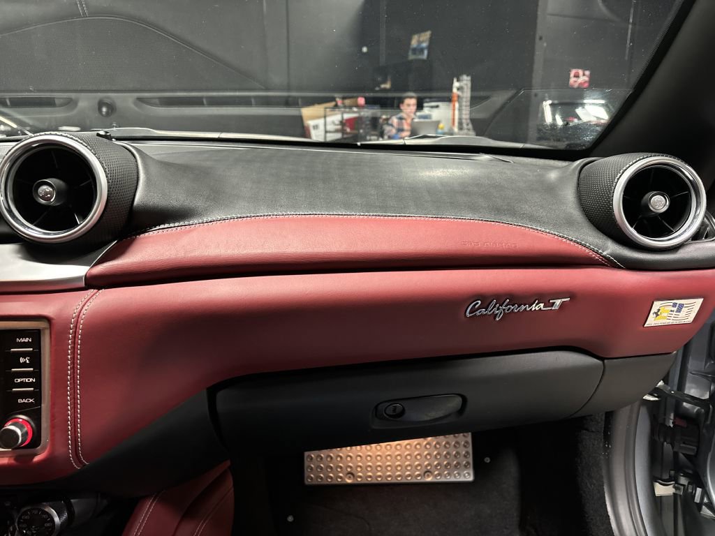 Used 2015 Ferrari California T image 54