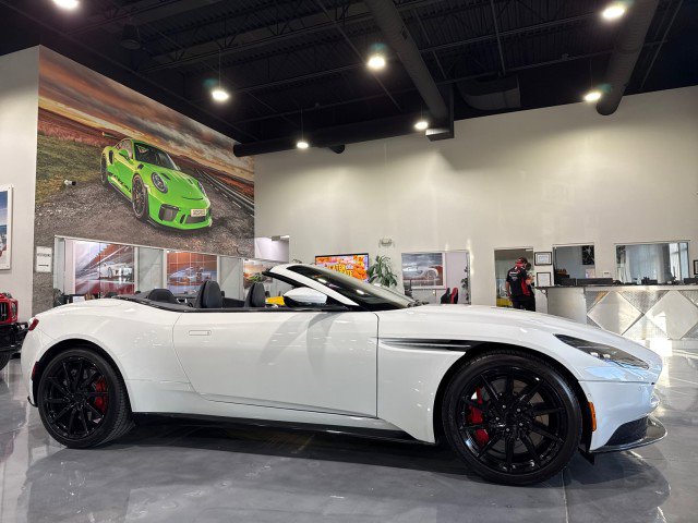 Used 2019 Aston Martin DB11 Volante image 6