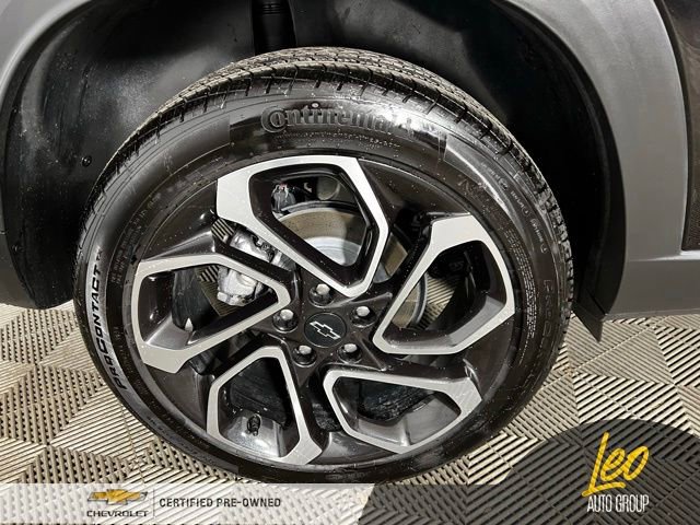 Used 2025 Chevrolet Trax RS w/ Driver Confidence Package FWD image 30