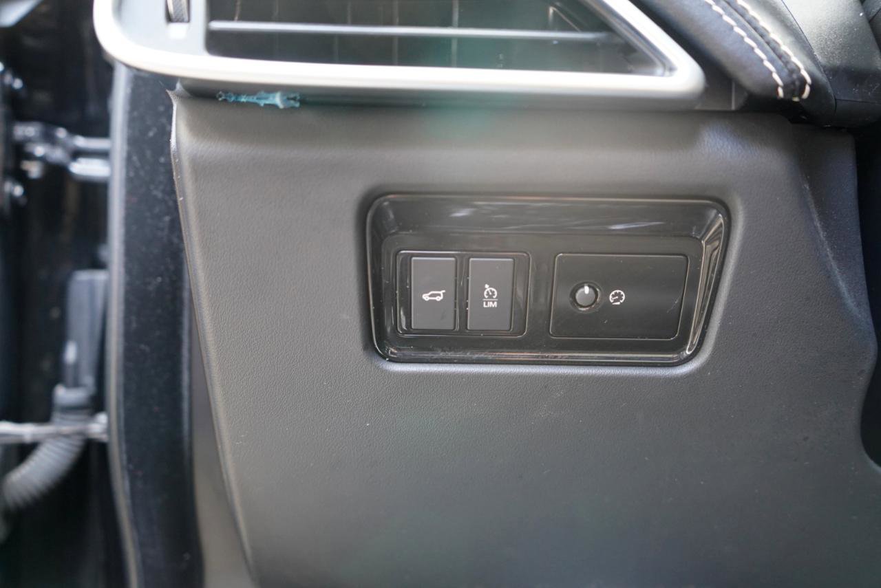 Used 2019 Jaguar F-PACE R-Sport image 33