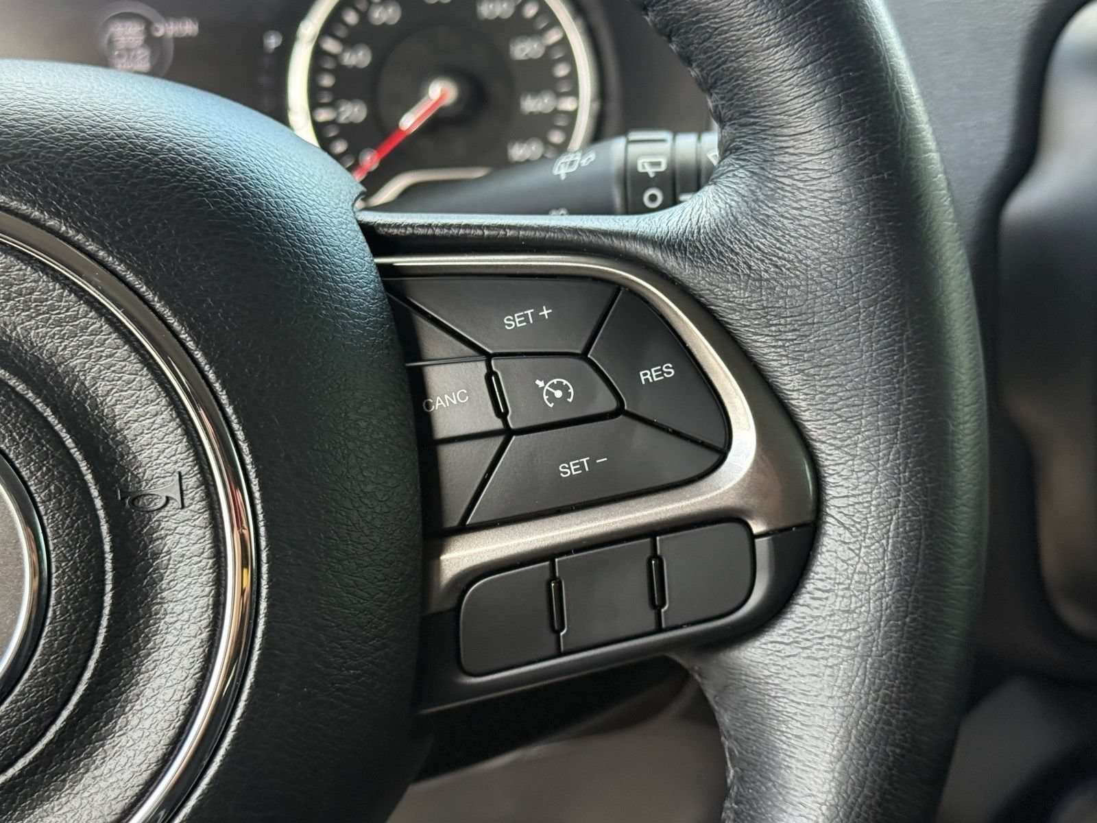 Used 2022 Jeep Renegade Latitude w/ Convenience Group AWD/4WD image 17