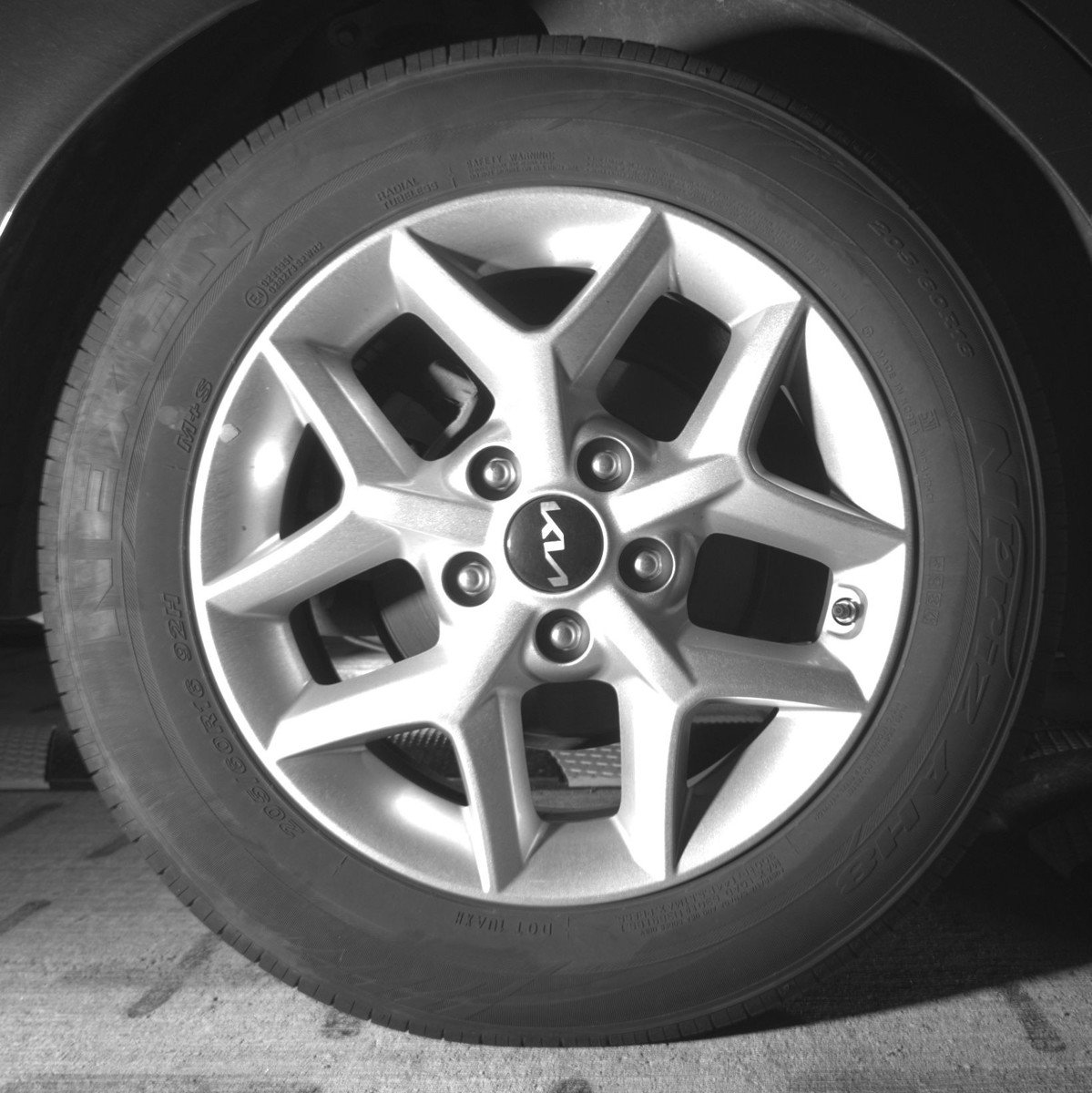 Used 2025 Kia Soul LX w/ LX Technology Package FWD image 15