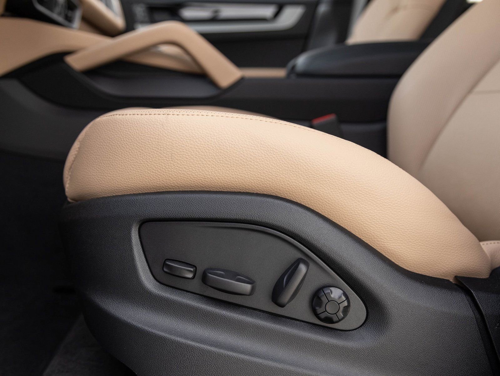 Certified 2026 Porsche Cayenne image 23