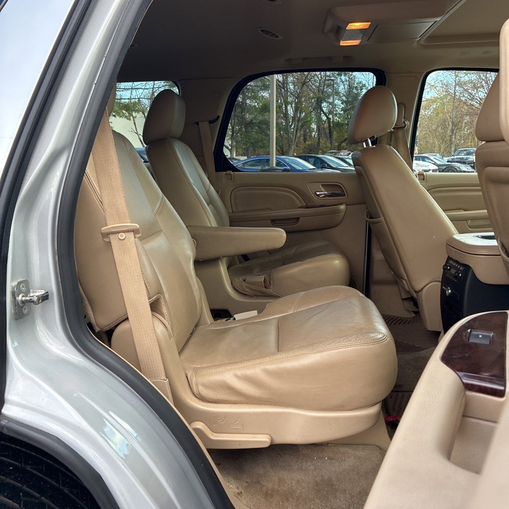 Used 2013 Cadillac Escalade Luxury image 14