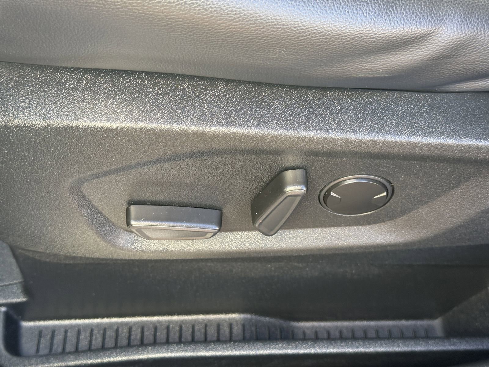 Used 2020 Ford Edge Titanium image 18