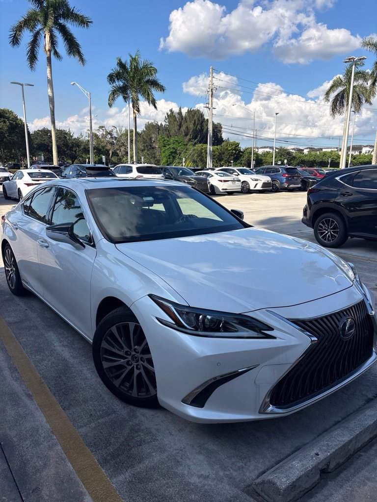 Used 2019 Lexus ES 300h w/ Premium Package