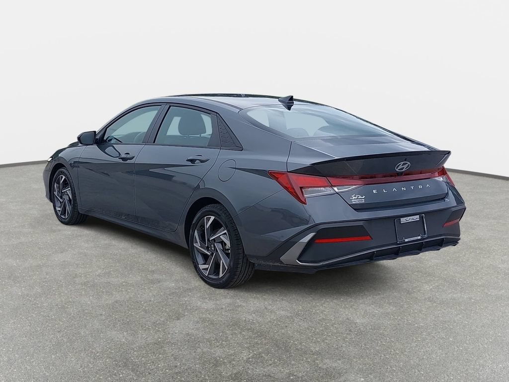 Used 2025 Hyundai Elantra Sport FWD image 7