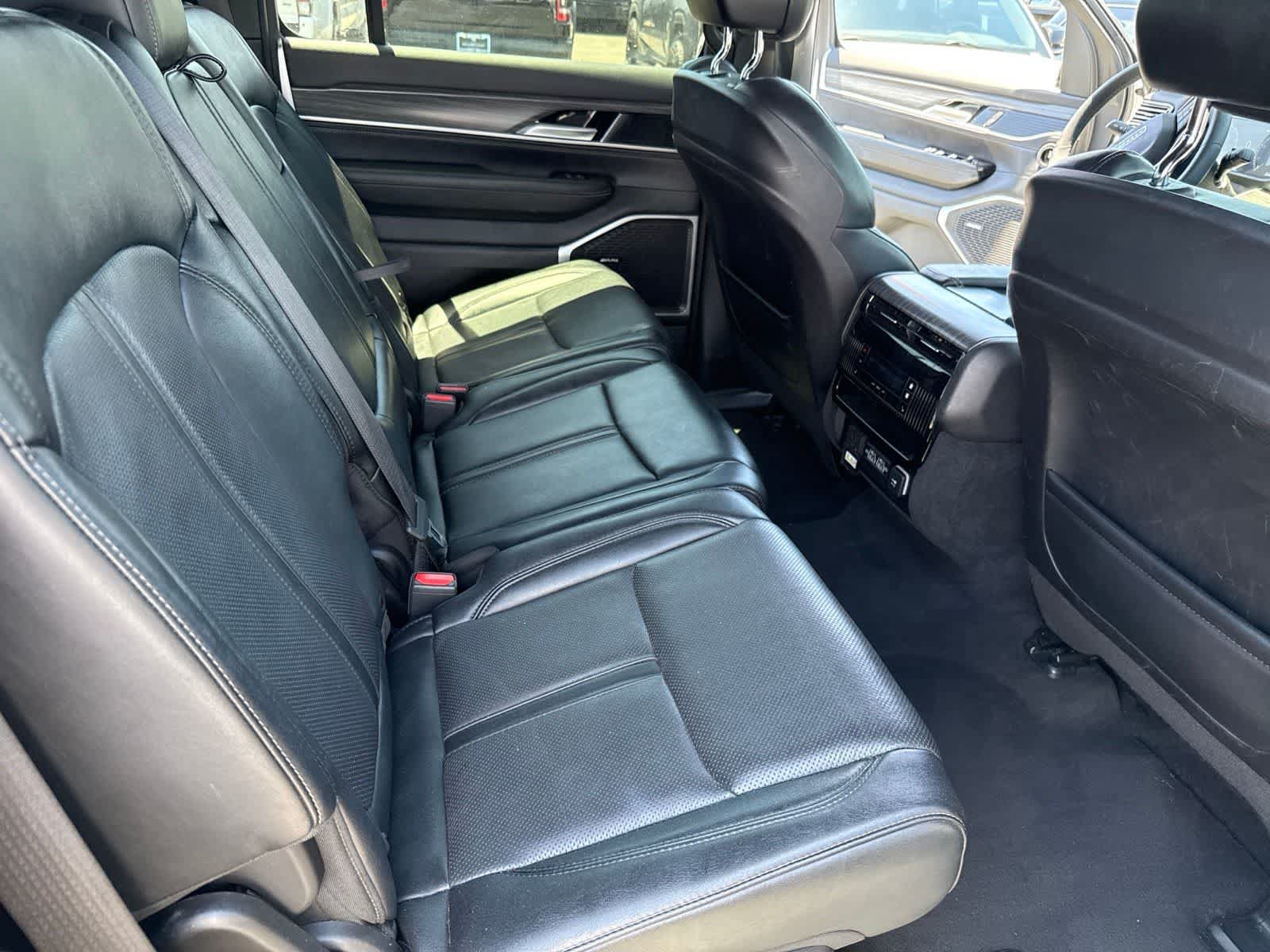 Used 2024 Jeep Wagoneer L Series II w/ Flexible Seating Group RWD image 25