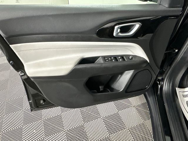 Certified 2023 Jeep Compass Limited image 19