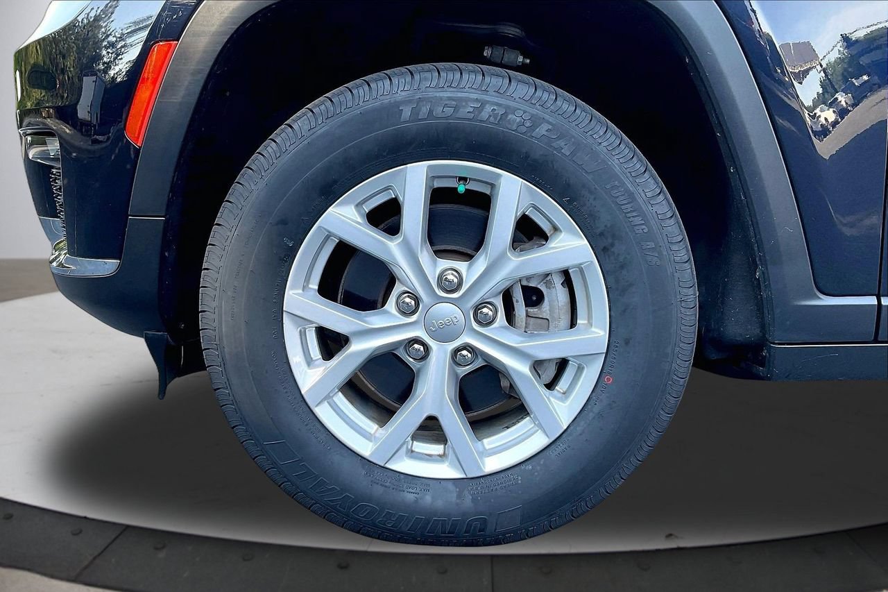 Certified 2023 Jeep Grand Cherokee L Limited AWD/4WD image 35