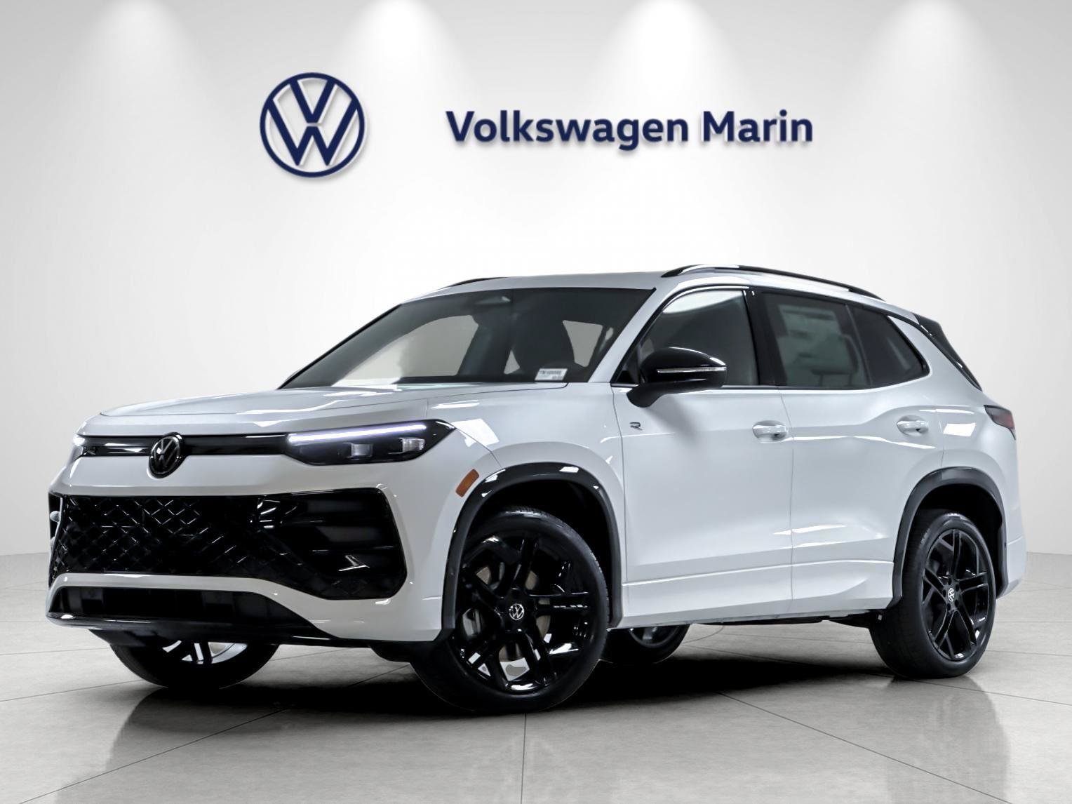 New 2026 Volkswagen Tiguan SE R-Line AWD/4WD image 1