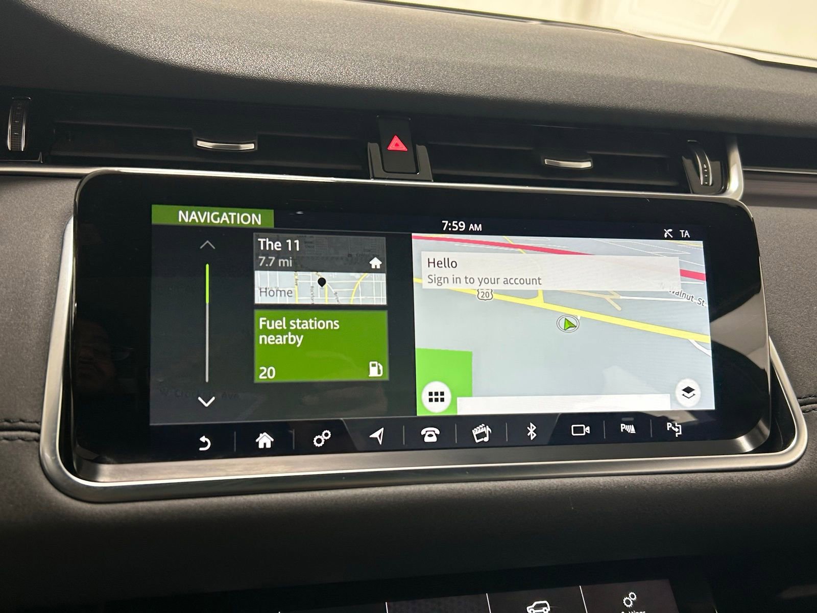 Used 2020 Land Rover Range Rover Evoque SE image 18