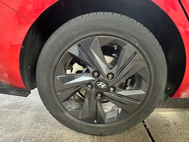 Used 2022 Hyundai Elantra SEL image 4