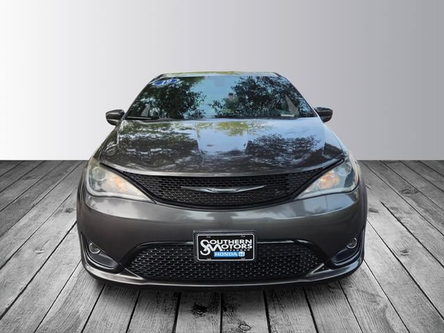 Used 2019 Chrysler Pacifica Touring Plus w/ S Appearance Package FWD image 8