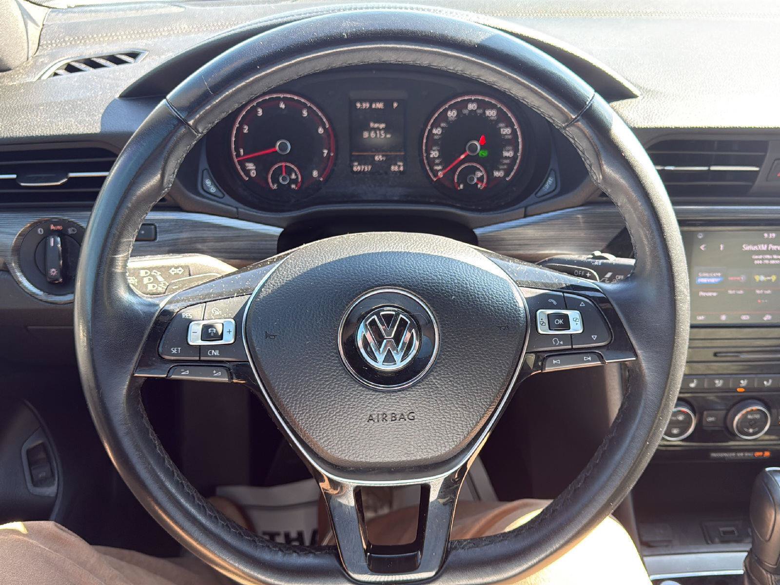 Used 2021 Volkswagen Passat 2.0T R-Line FWD image 9