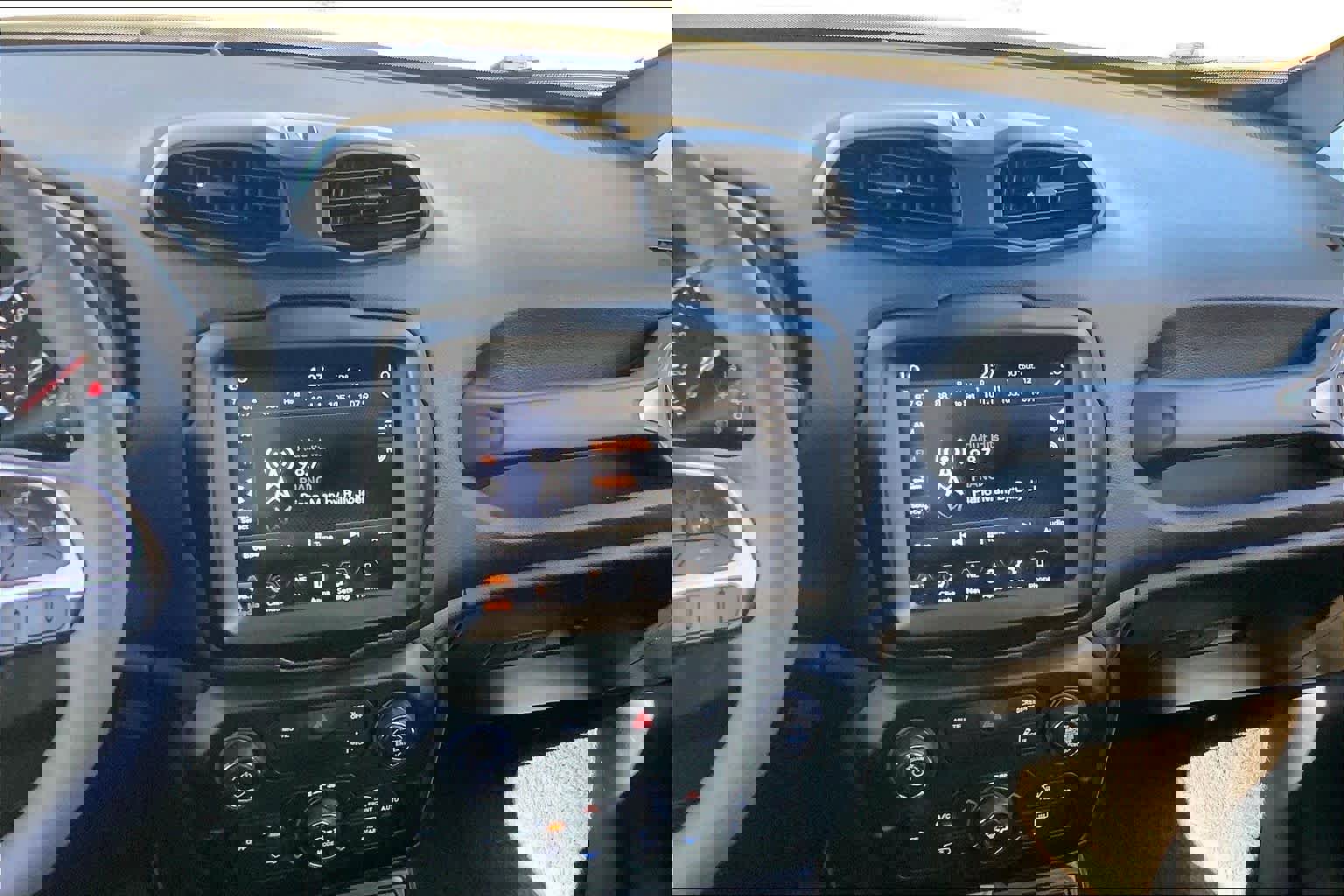 Used 2023 Jeep Renegade Latitude image 6