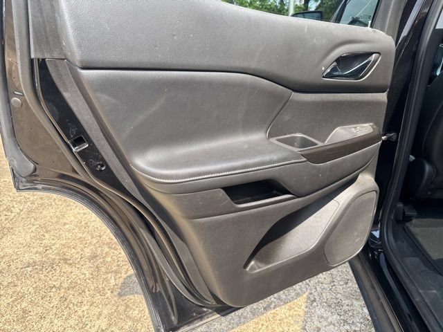Used 2019 GMC Acadia SLT w/ LPO, Black Accent Package AWD/4WD image 19