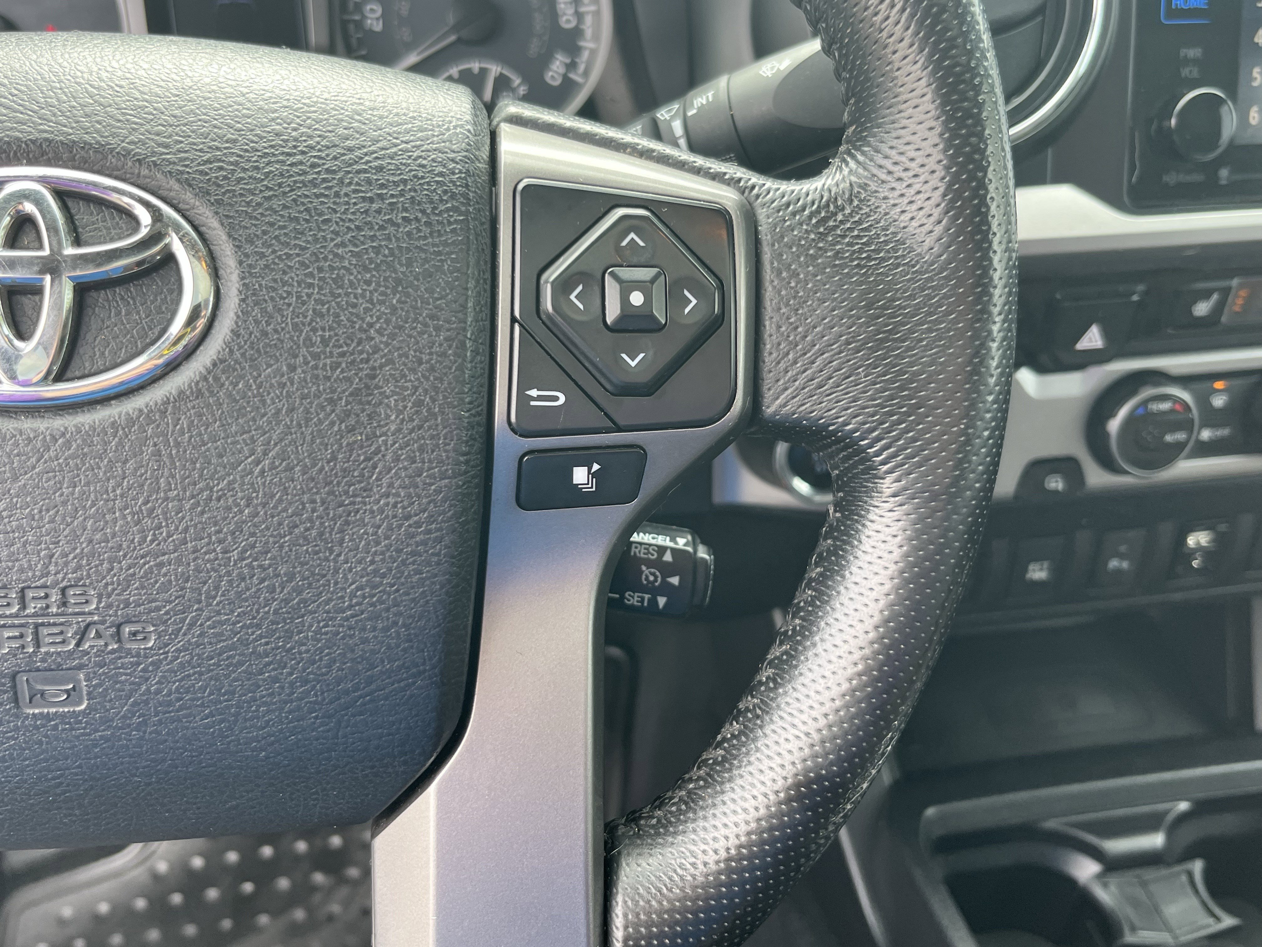 Used 2016 Toyota Tacoma Limited w/ Towing Package RWD image 20