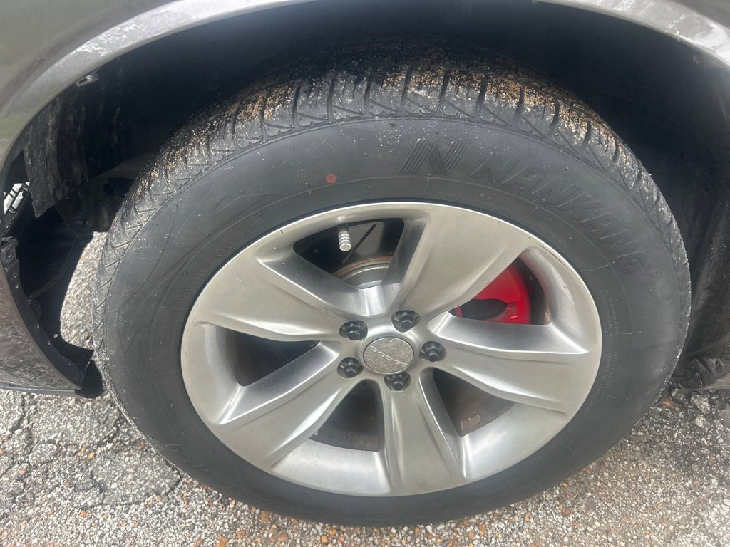 Used 2015 Dodge Challenger SXT RWD image 21