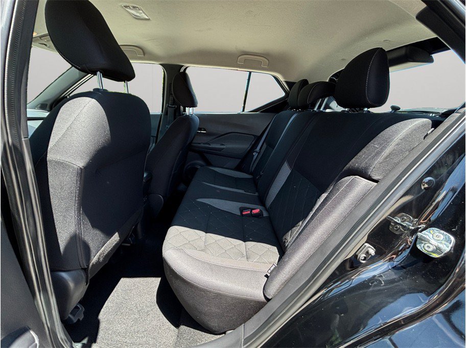 Used 2020 Nissan Kicks SV FWD image 31