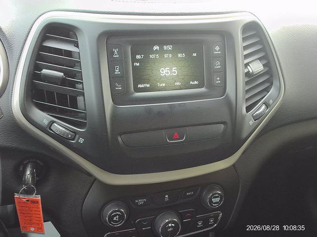 Used 2015 Jeep Cherokee Latitude AWD/4WD image 13
