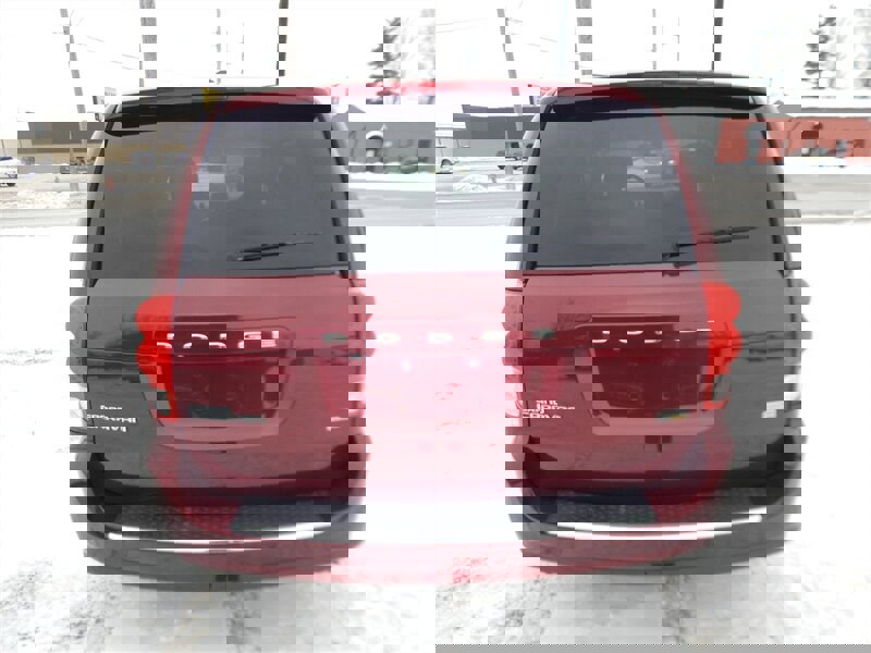 Used 2018 Dodge Grand Caravan SE w/ UConnect Hands-Free Group image 4