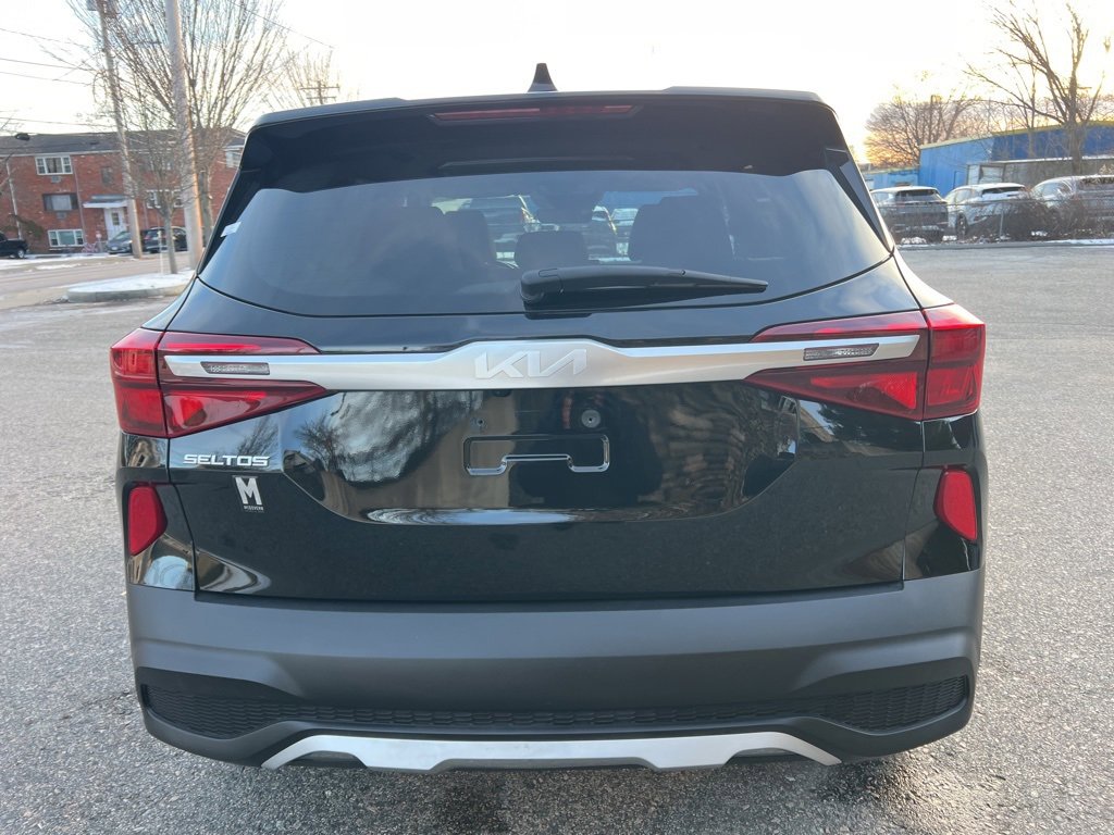 Certified 2023 Kia Seltos LX image 4