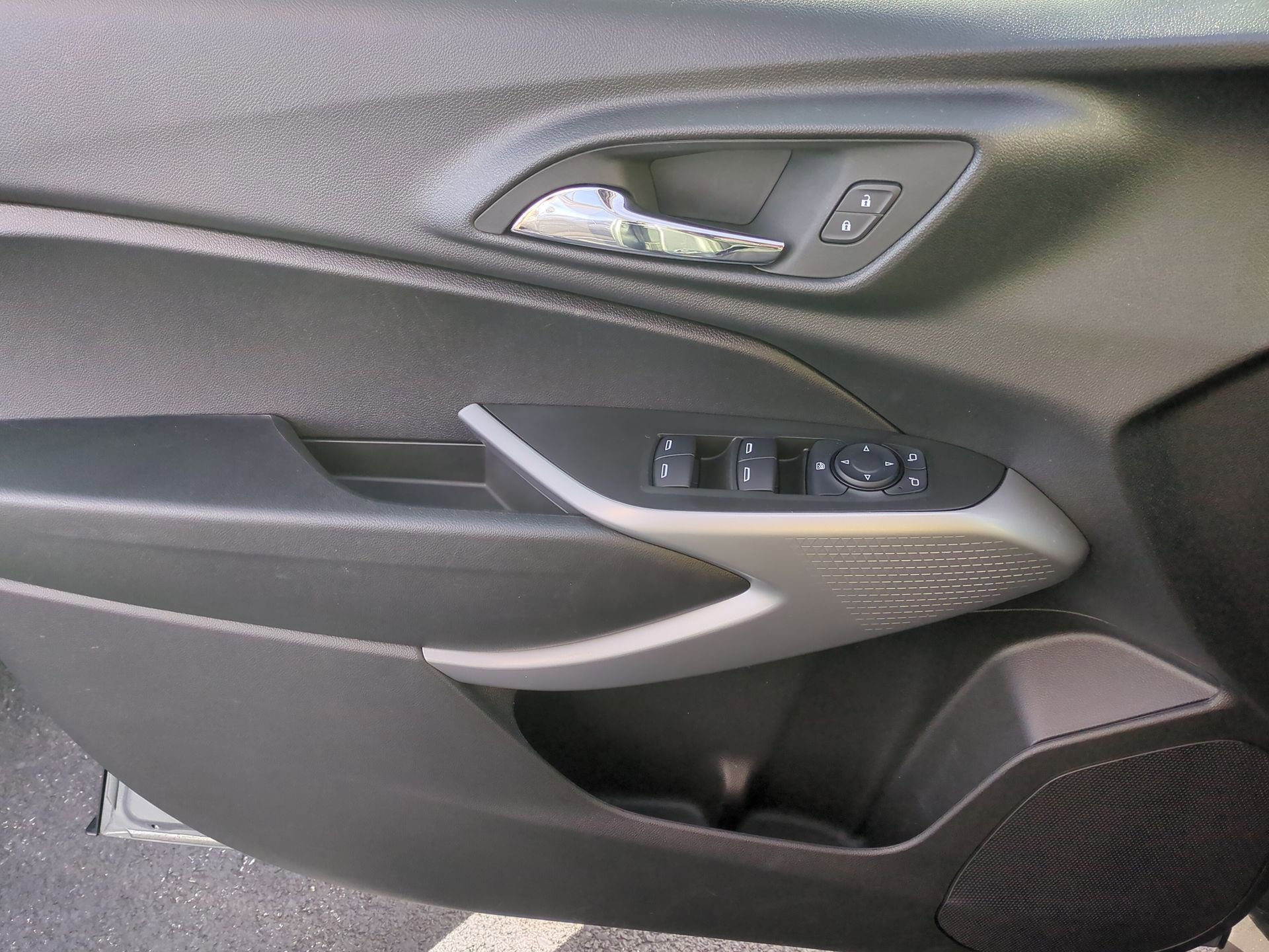 Certified 2024 Chevrolet Trax LS w/ Driver Confidence Package image 20